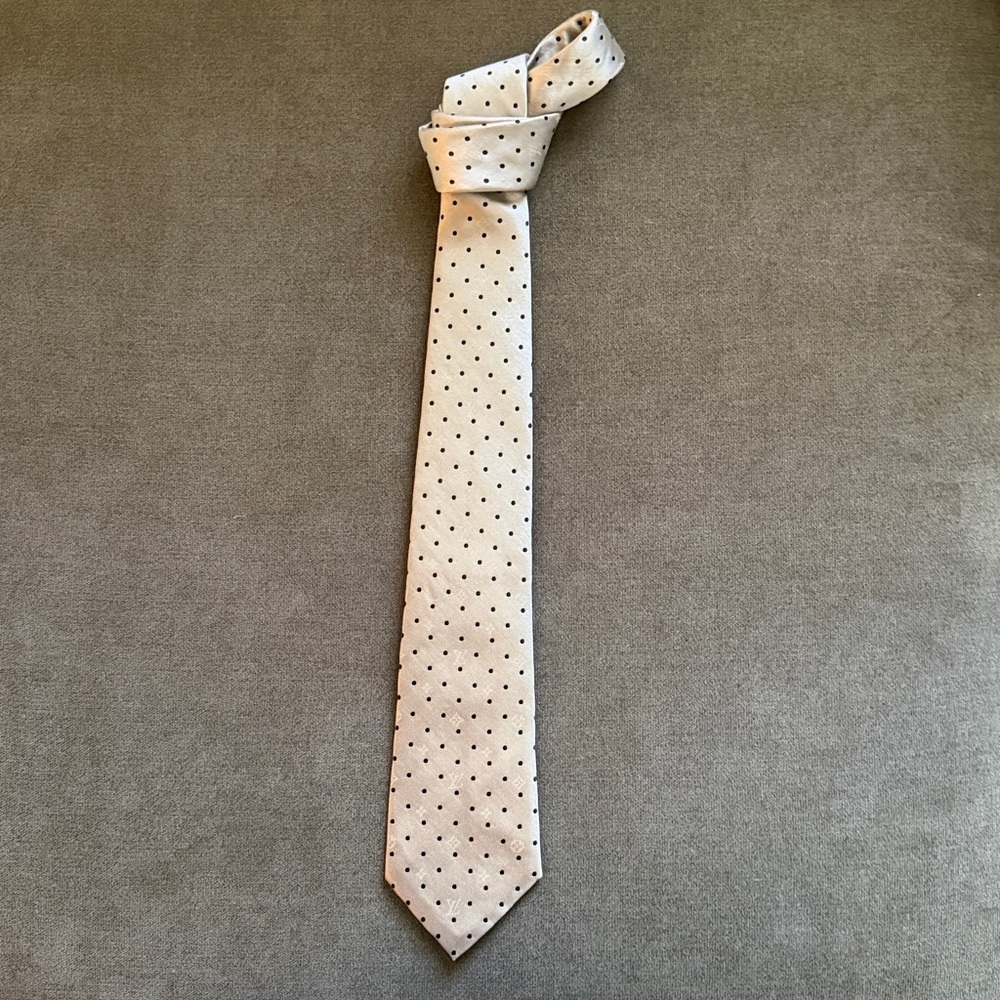 Louis Vuitton Gold/Tan Tie with Black Dots